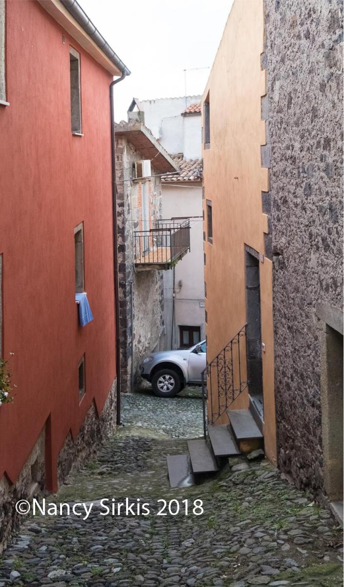 Sardinia_Bosa_Alley
